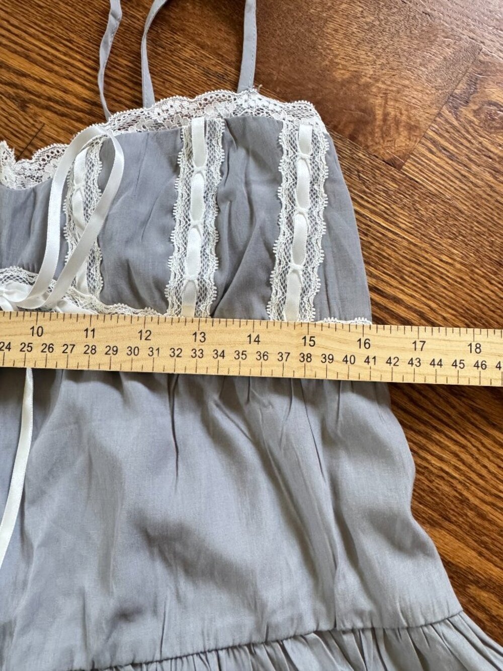 Edikted Gray White Lace Ribbon Cami Crop Top Size M Coquette Y2K Balletcore - Picture 9 of 9
